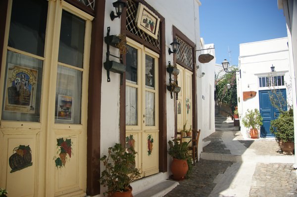 Une ruelle du village d'Ano Syros