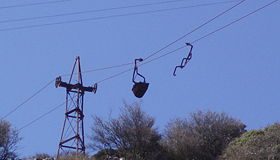 Le téléphérique de l' émeri à Naxos